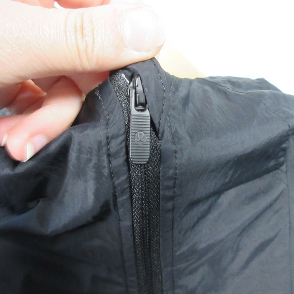 Lululemon Relaxed Fit Gathered Cropped Hoodie Jacket Women 2 Black Peplum 170 - Picture 10 of 13